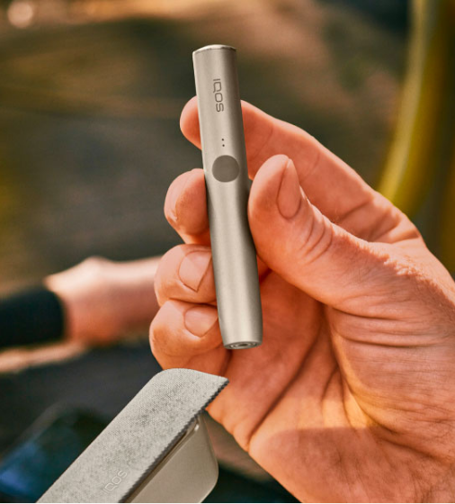 Illustration of IQOS heat-not-burn device temperature functioning at 350°C.